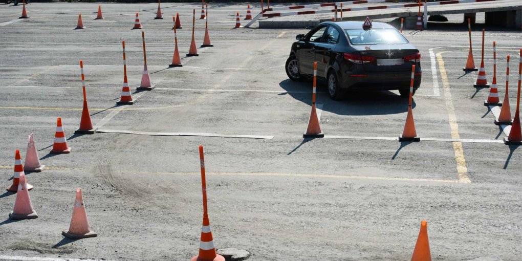 Учебная езда на автодроме