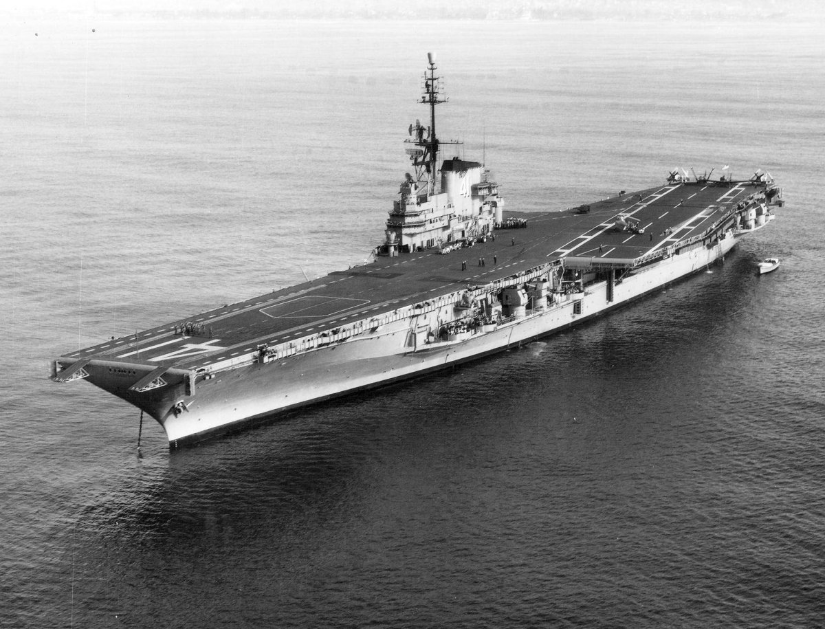 Авианосец USS Midway