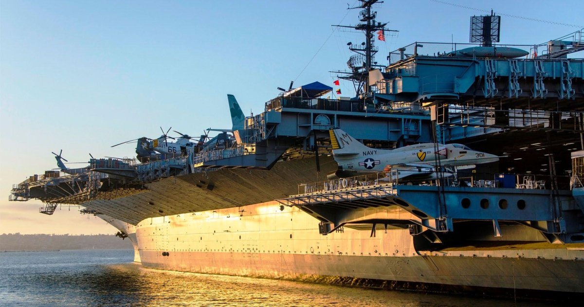 Авианосец Мидуэй в Сан Диего