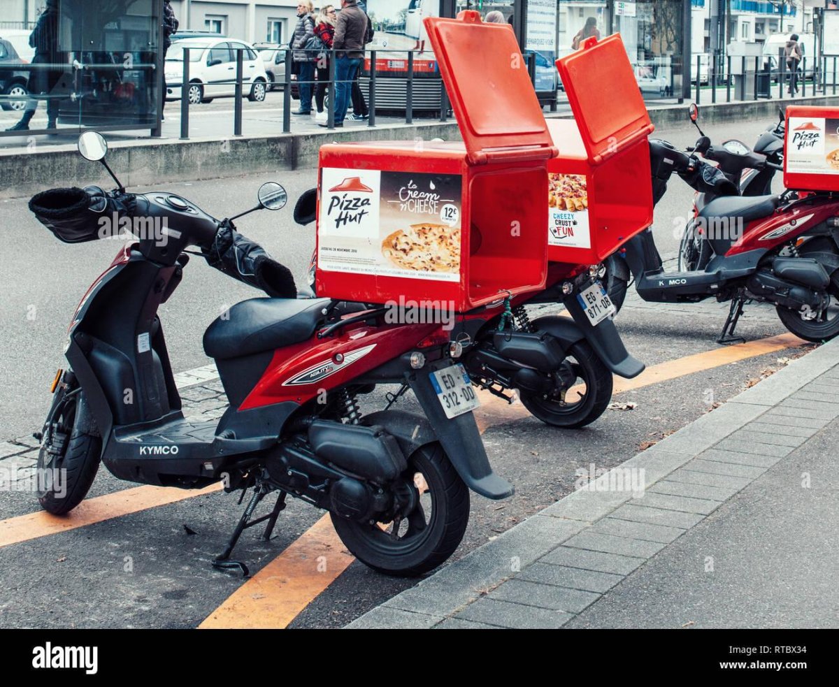 Мопед для доставки пиццы