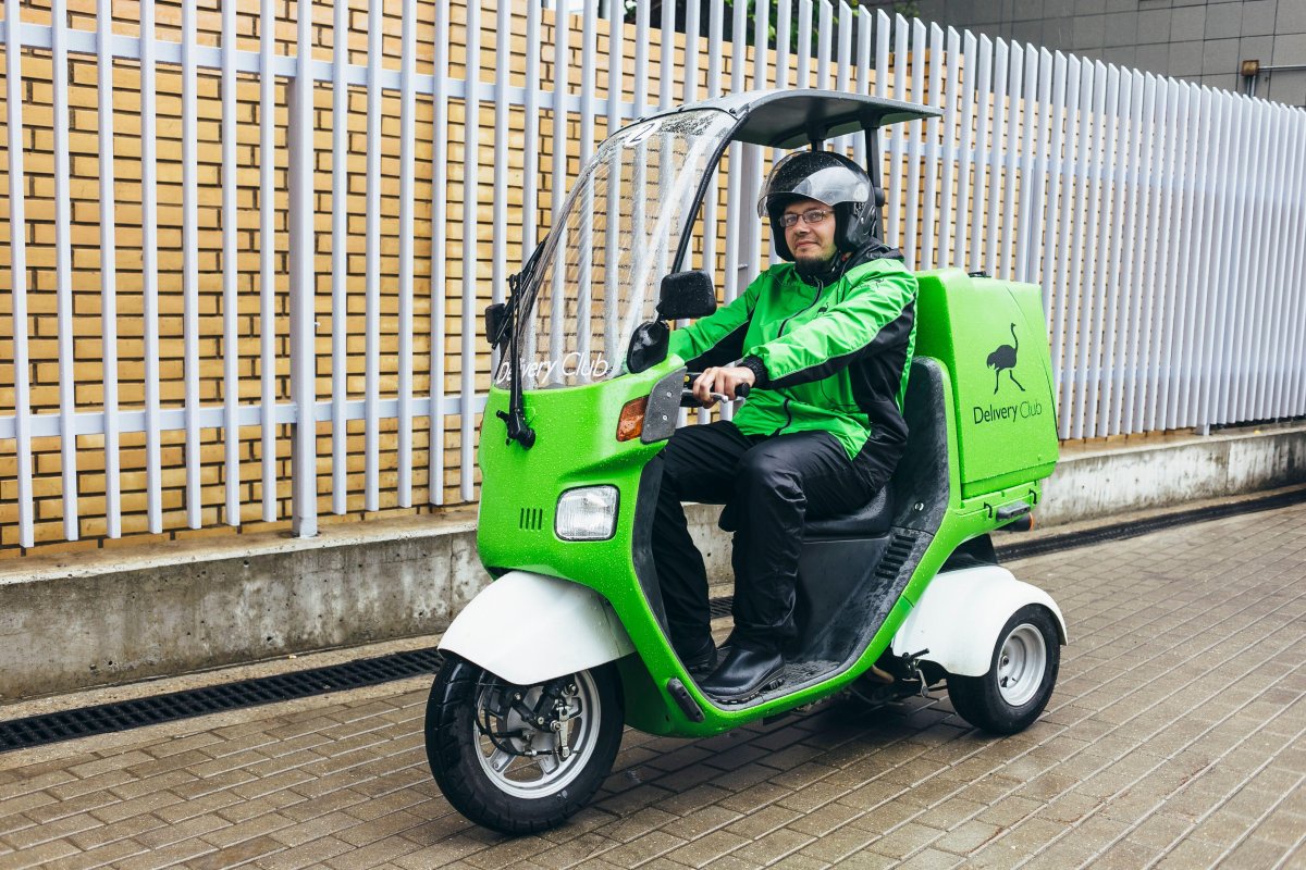Доставка на мопеде
