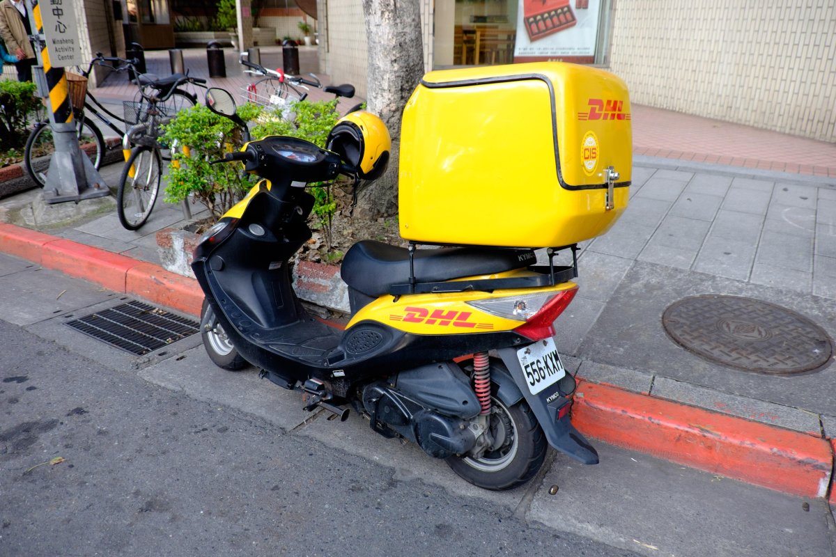 Скутер курьерский