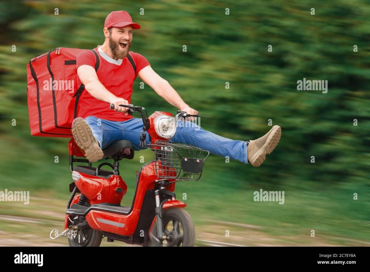 Курьер на мопеде