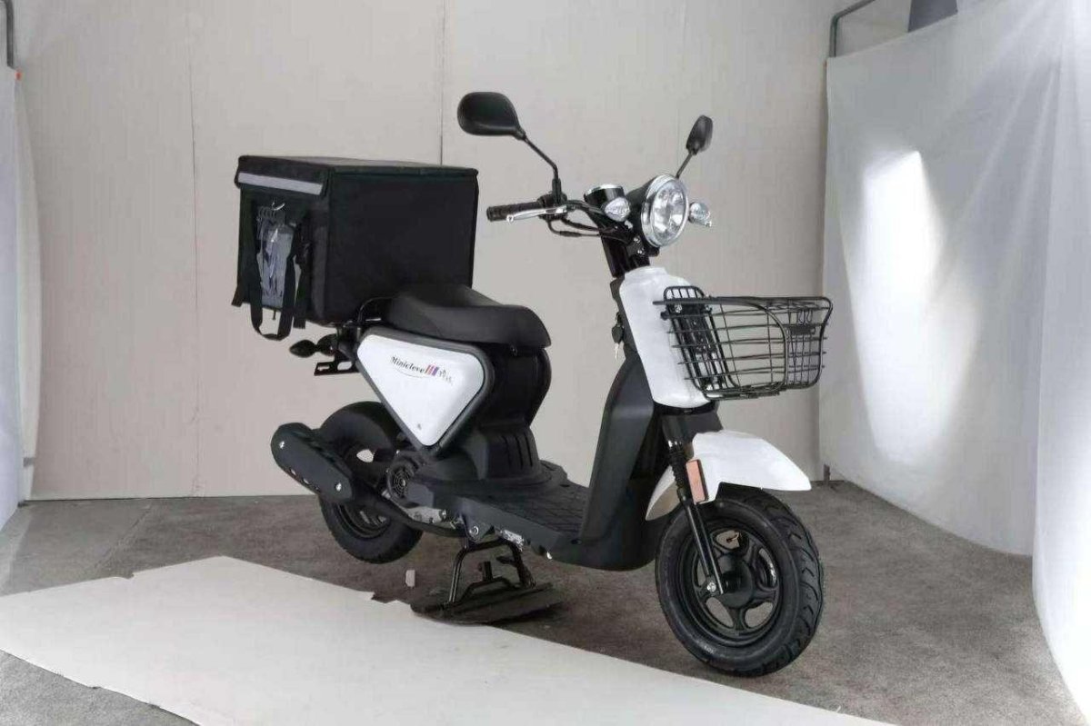 Доставка на мопеде