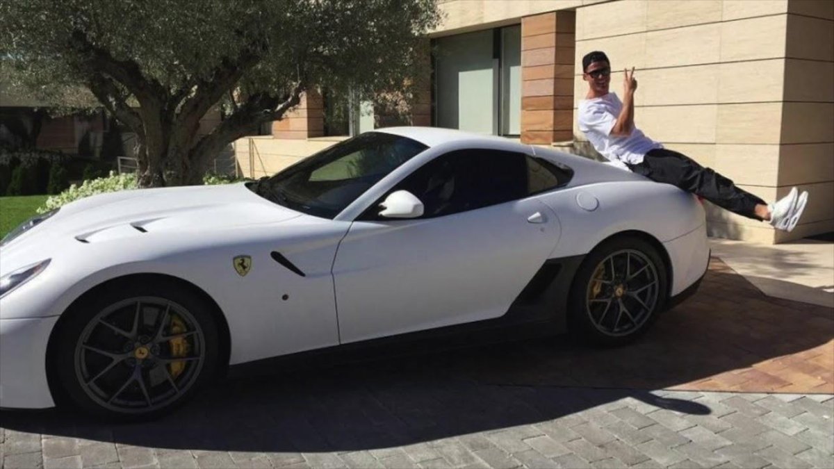 Феррари Роналду