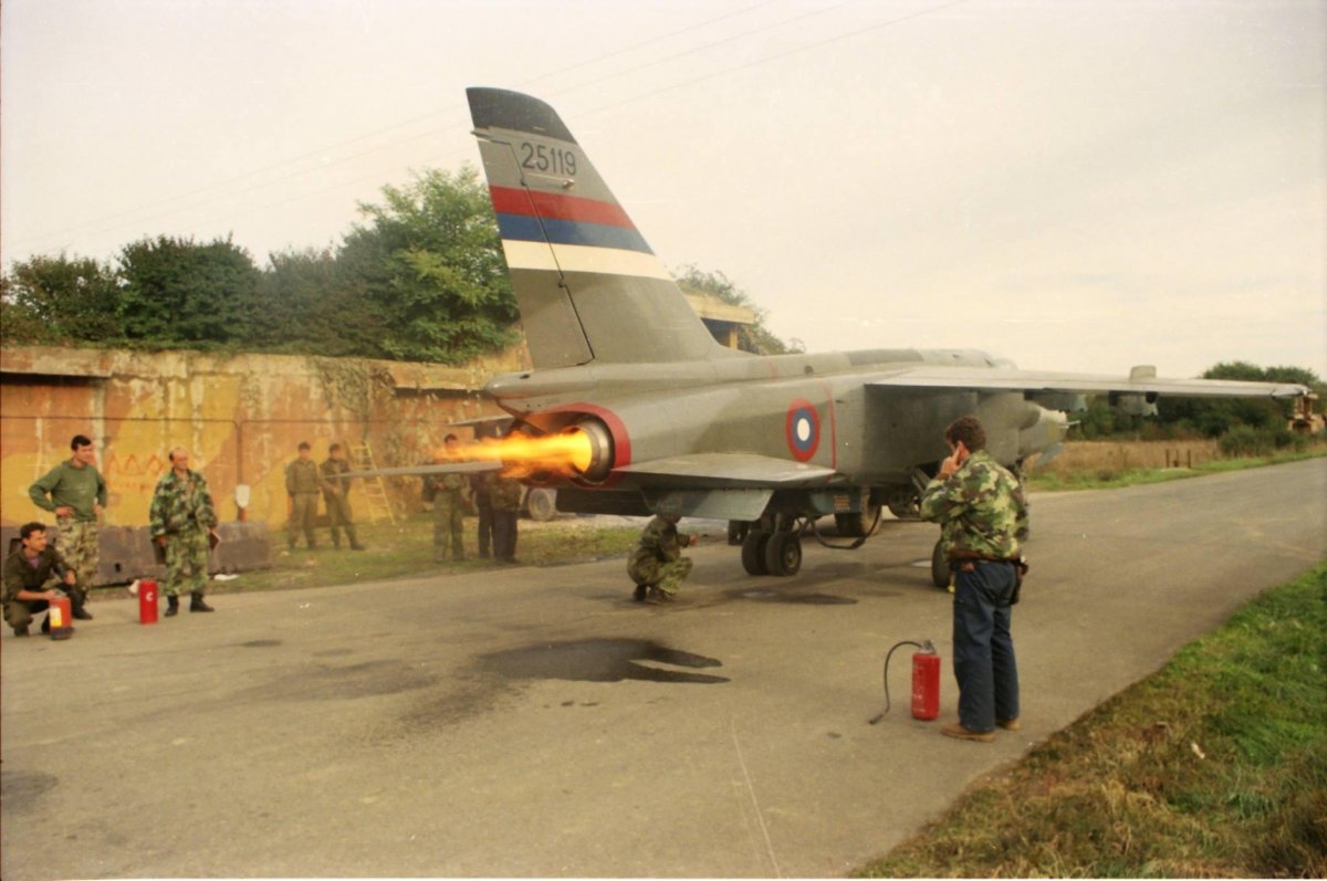 Соко j-22 орао истребители-бомбардировщики
