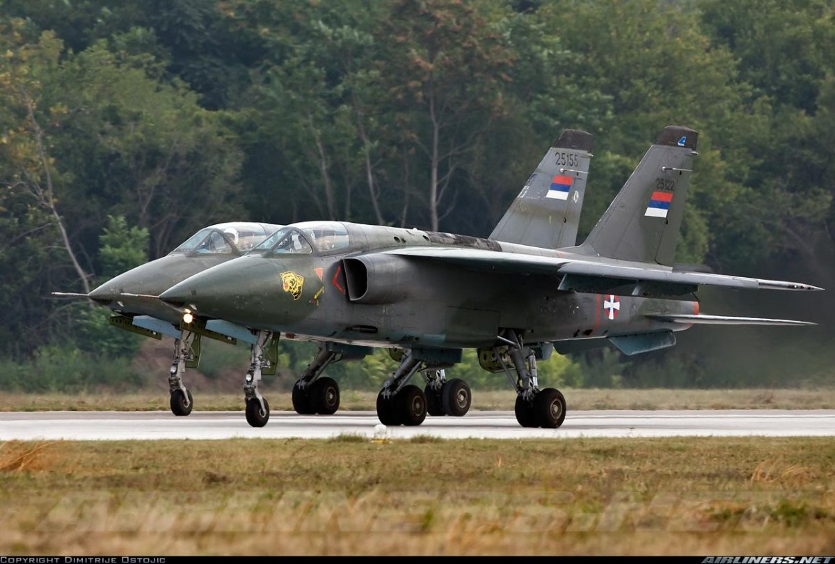 Истребитель-бомбардировщик Соко j-22 Orao