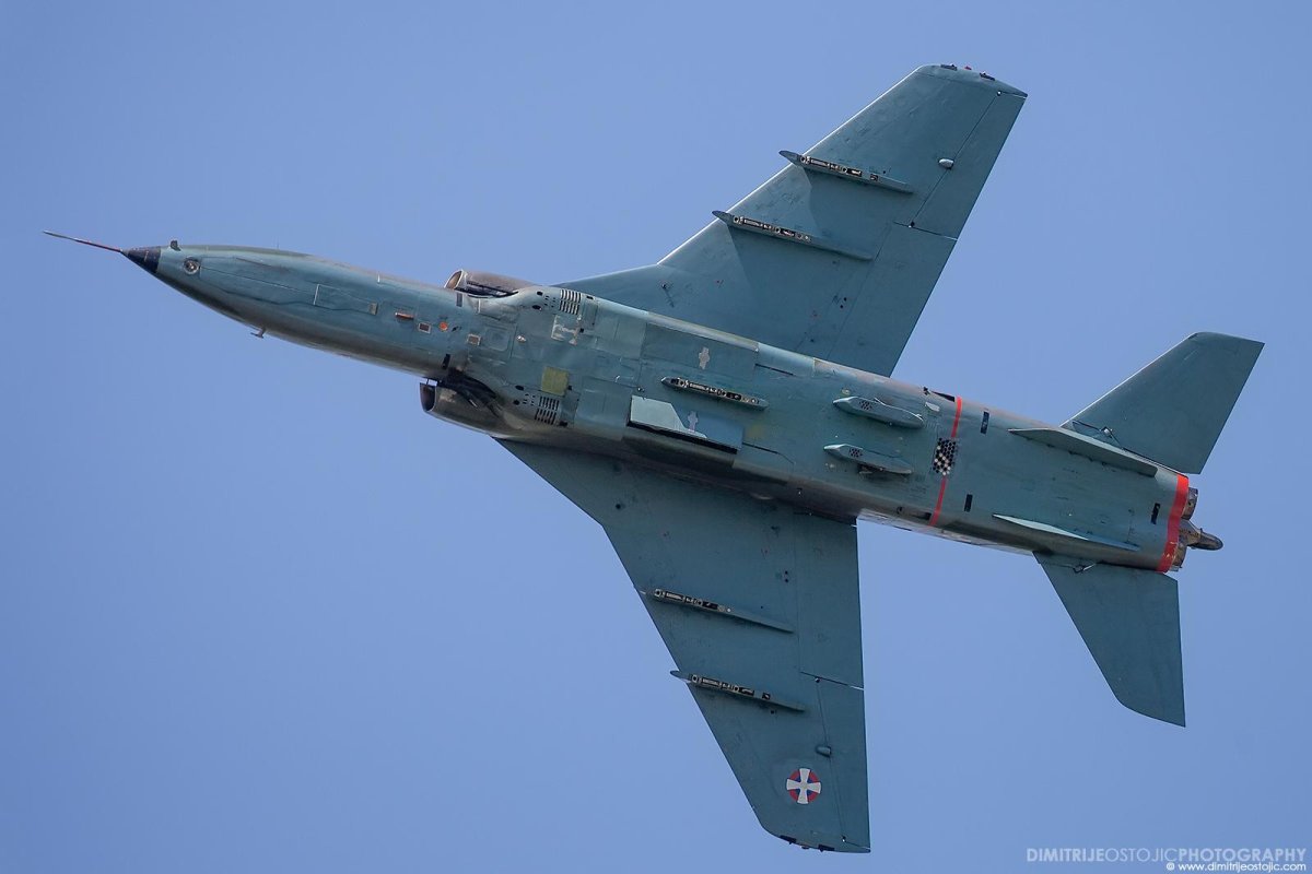 Истребитель-бомбардировщик Соко j-22 Orao