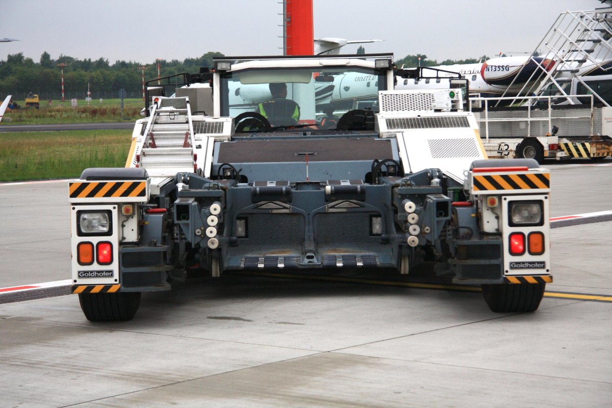 Аэродромный тягач Goldhofer