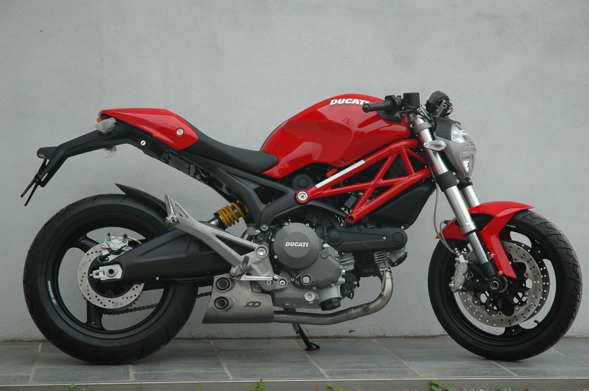 Ducati Monster 696