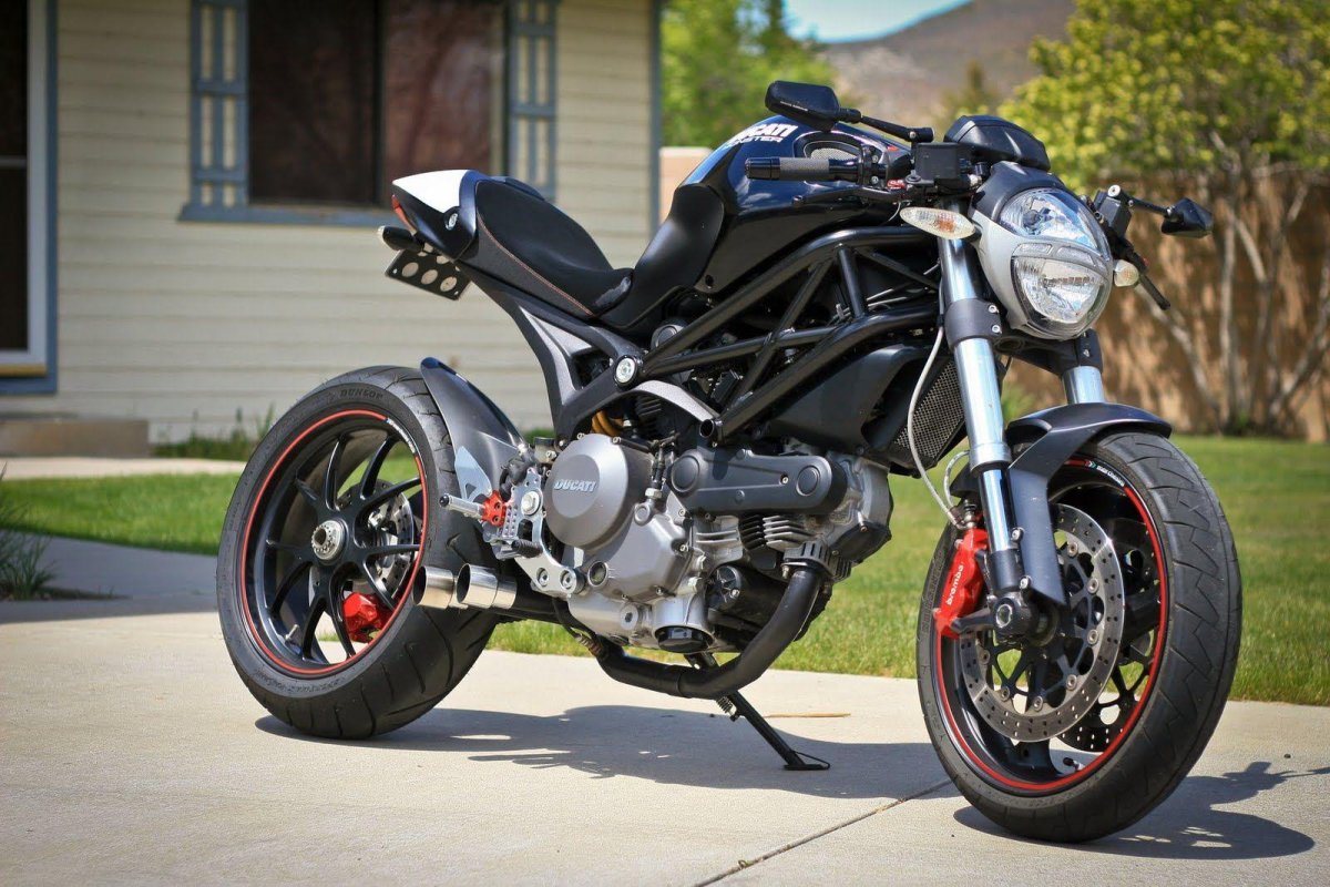 Ducati Monster 696 мотоцикл