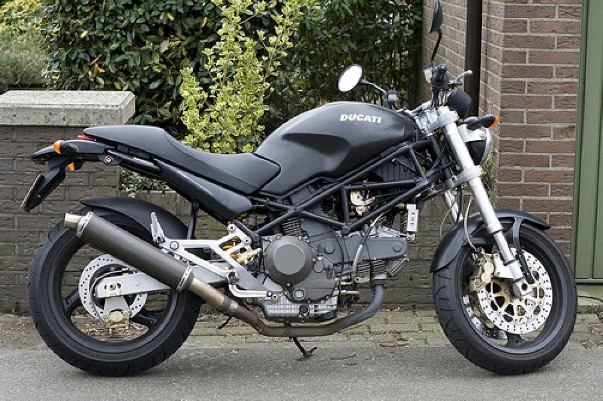 Ducati Monster 900