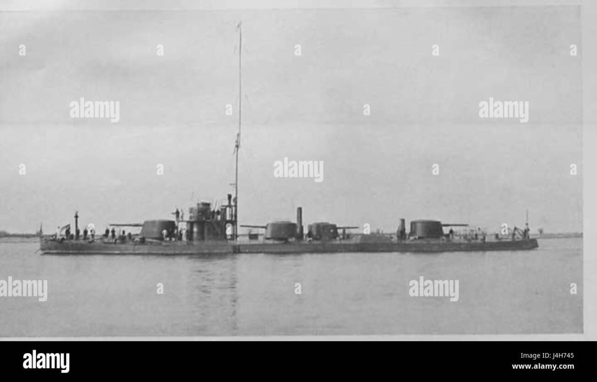 Монитор Амурской флотилии красный Восток