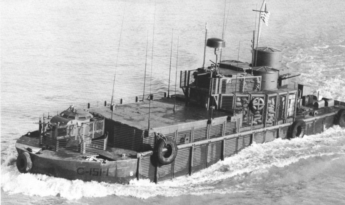 Десантный катер LCM 6