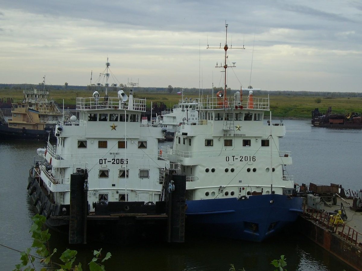 Теплоход толкач от-2000
