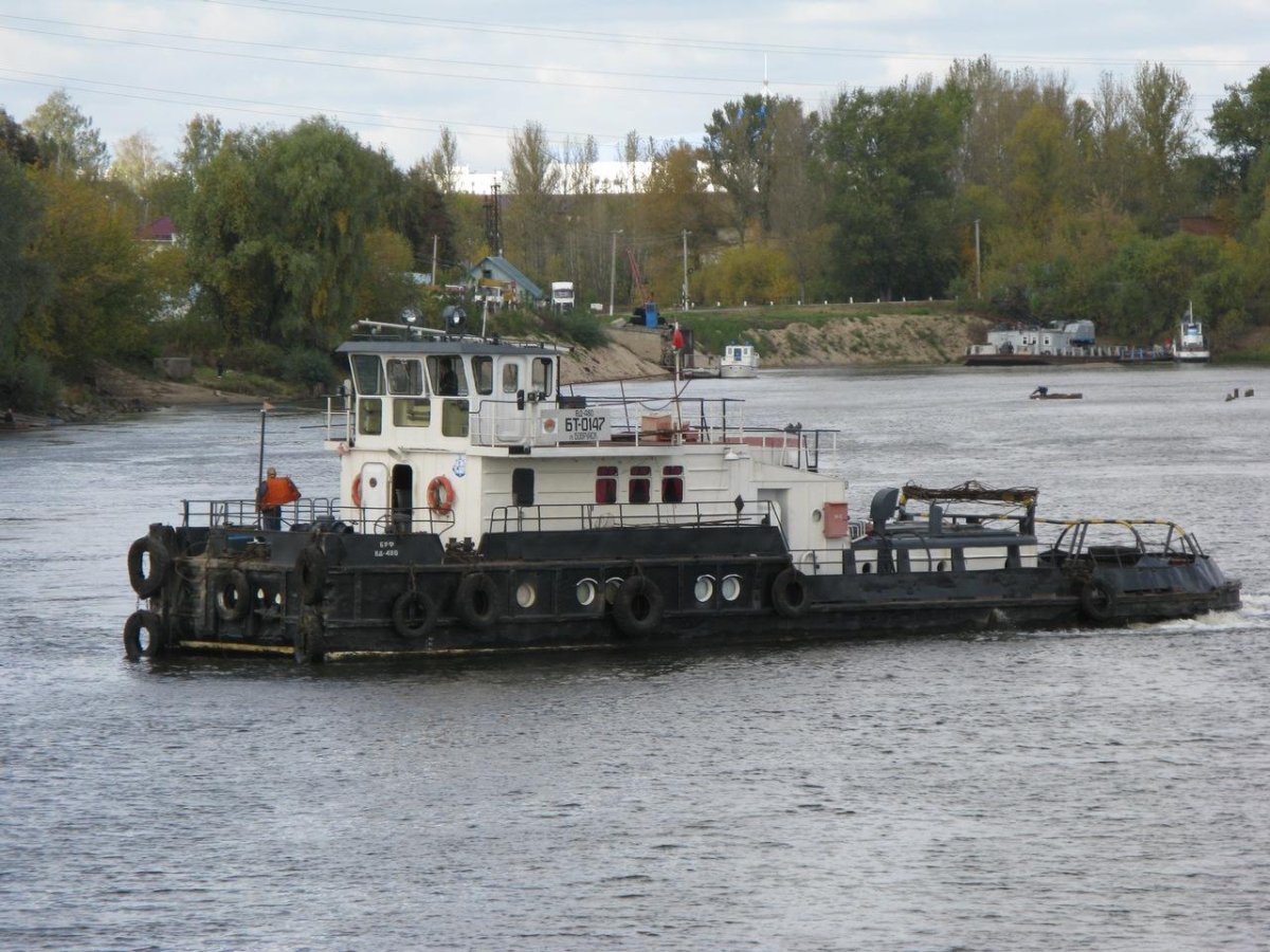 Буксировщик толкач теплоход