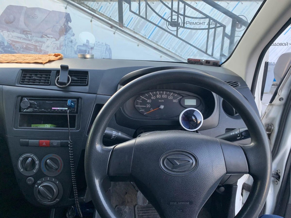 Daihatsu Mira es салон