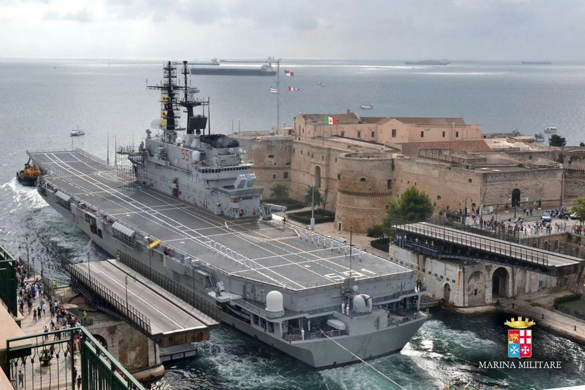 Авианосец Италии Кавур