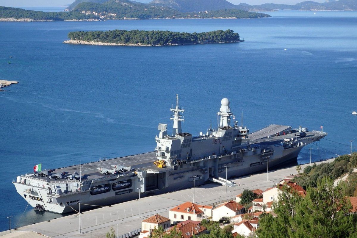 Авианосец Кавур