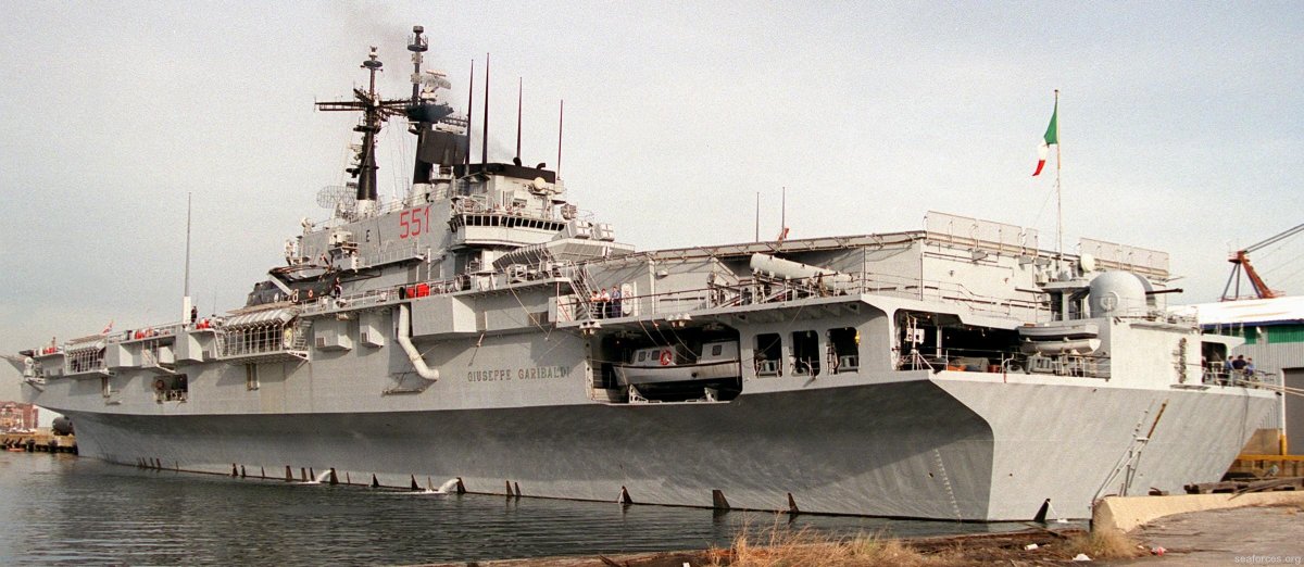 Итальянский авианосец «Джузеппе Гарибальди»