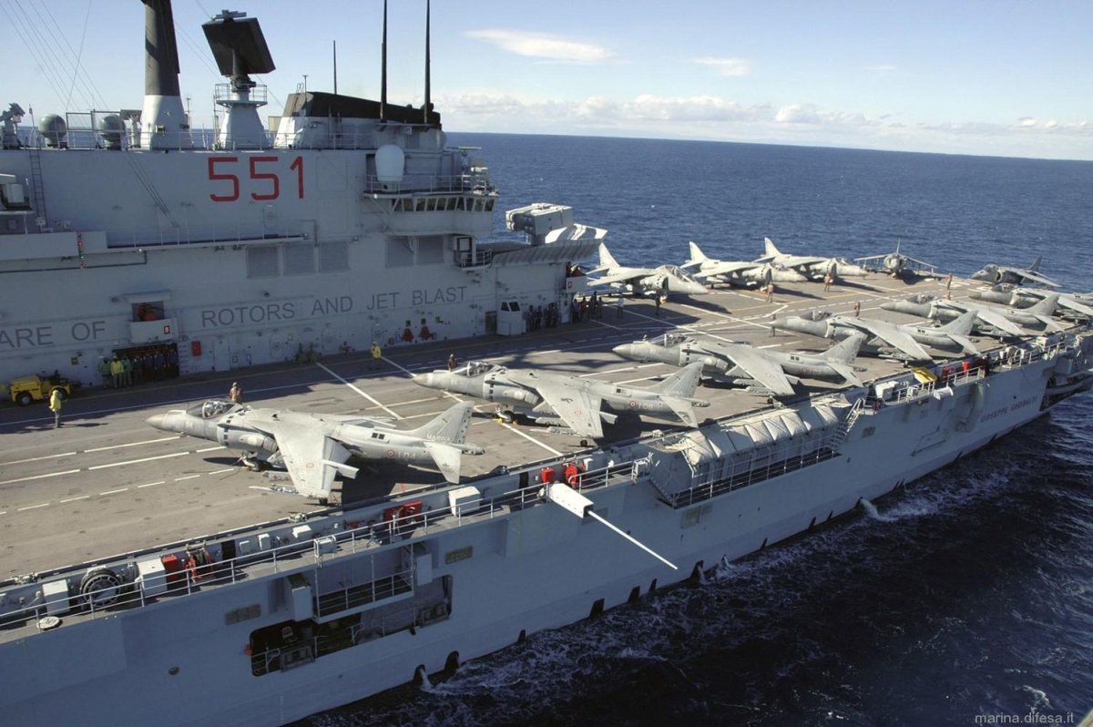Итальянский авианосец «Джузеппе Гарибальди»