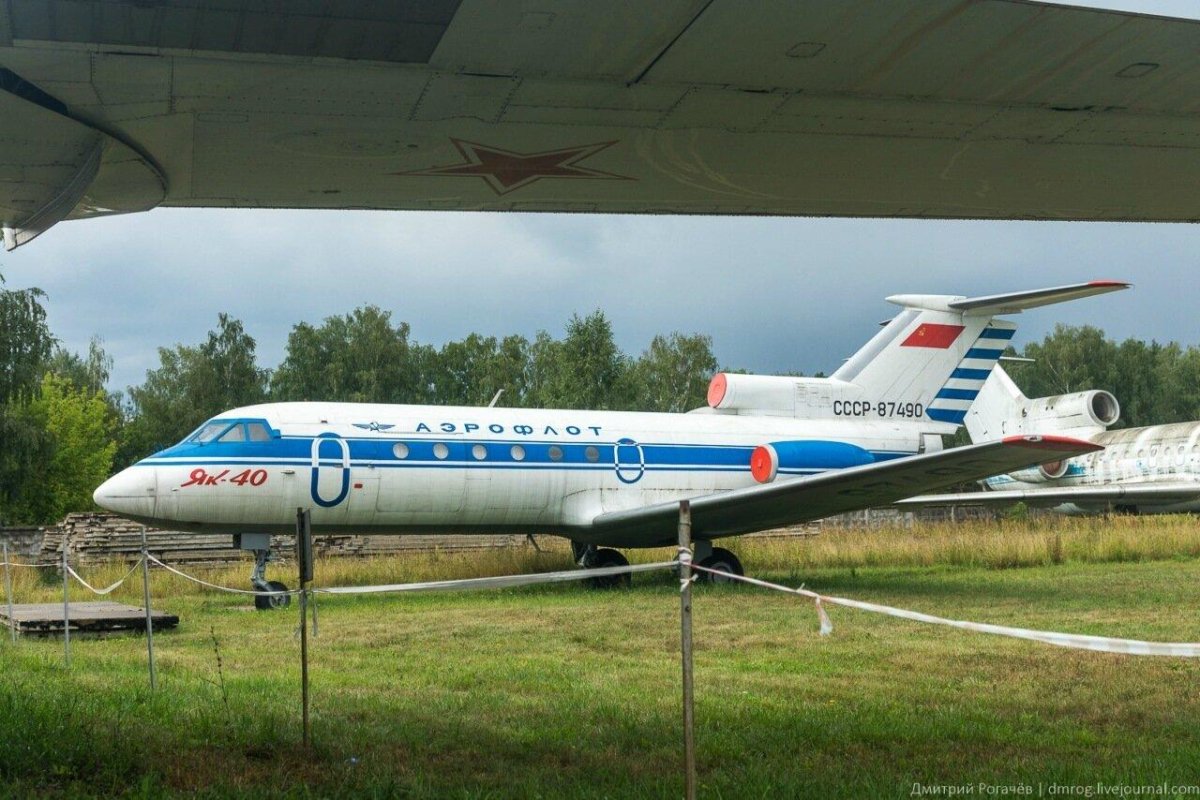 Як 42 Монино