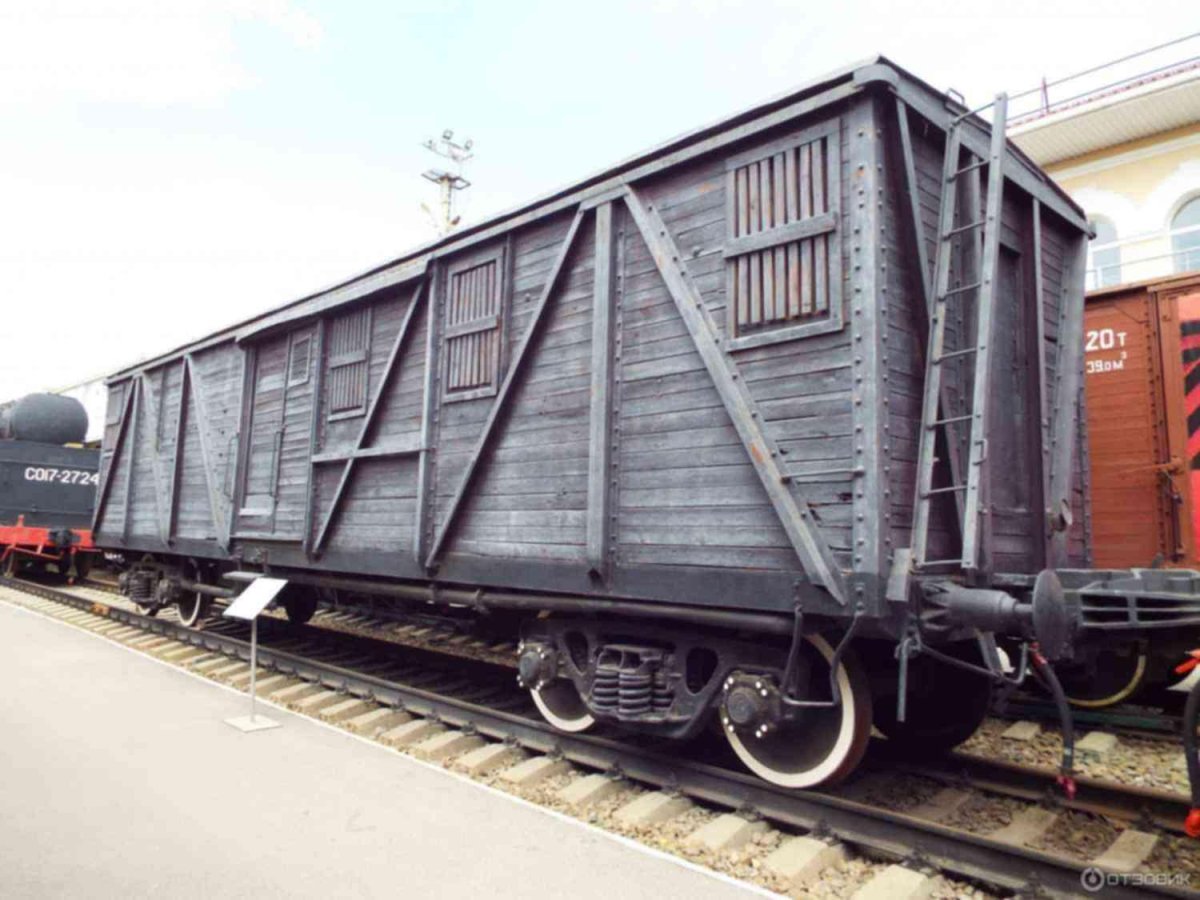 Крытый вагон 11-066