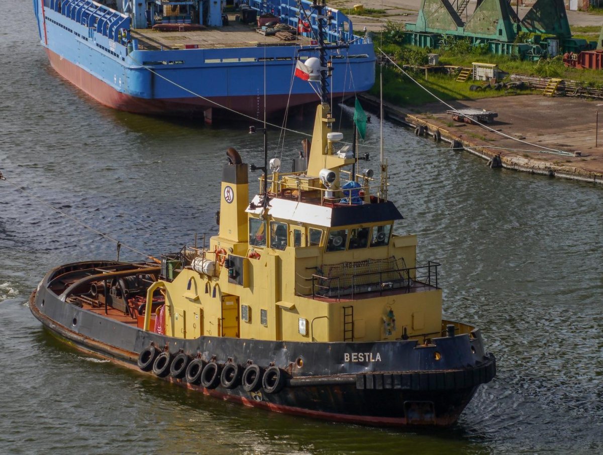 Маломерный буксир-толкач