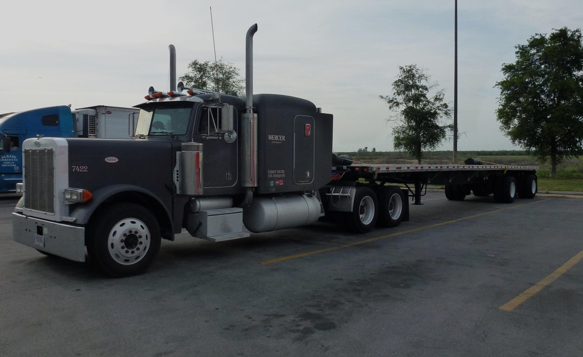 Peterbilt 2023