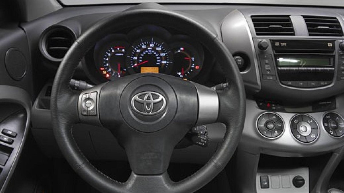 Панель Тойота рав 4 2007