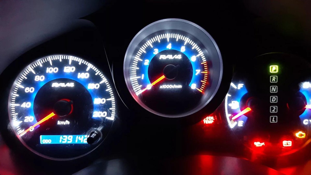 Приборная панель Тойота рав 4