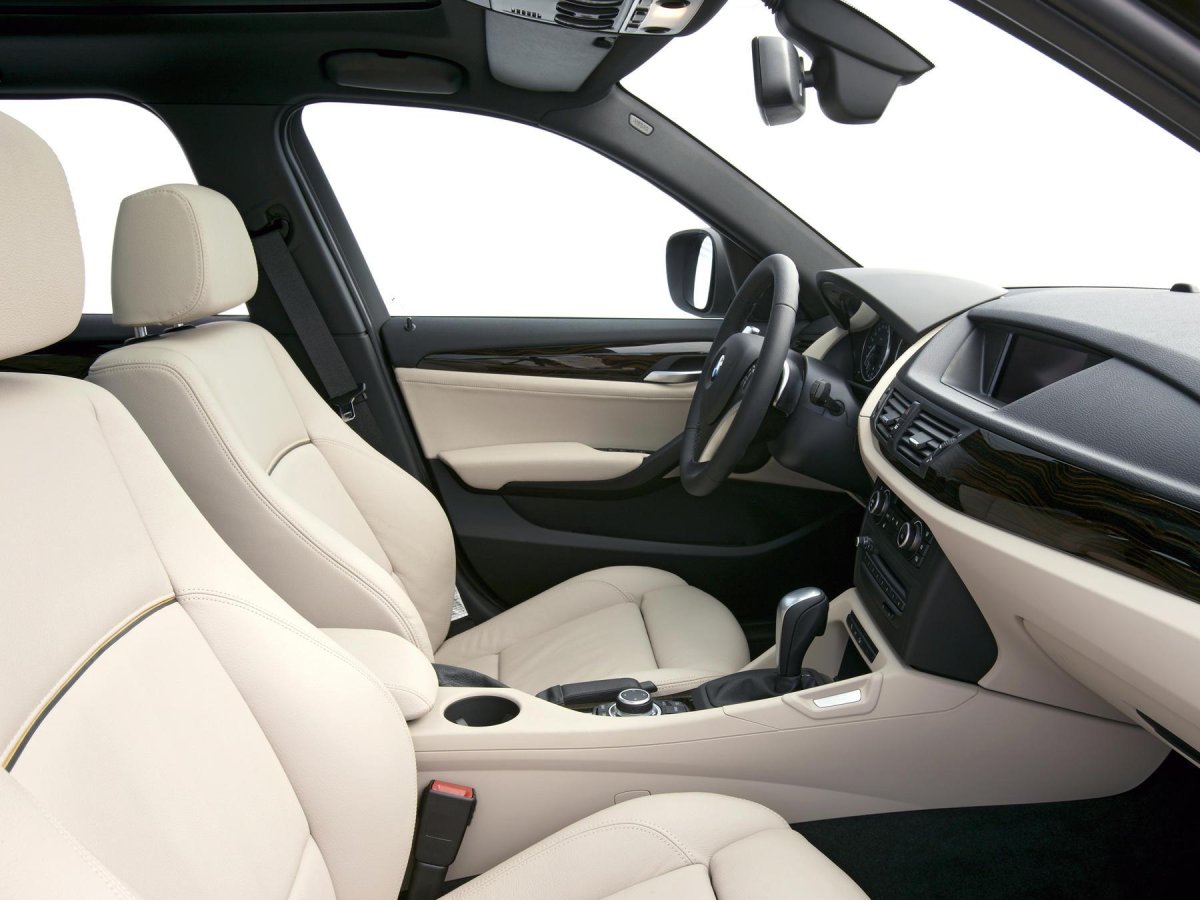 BMW x1 салон