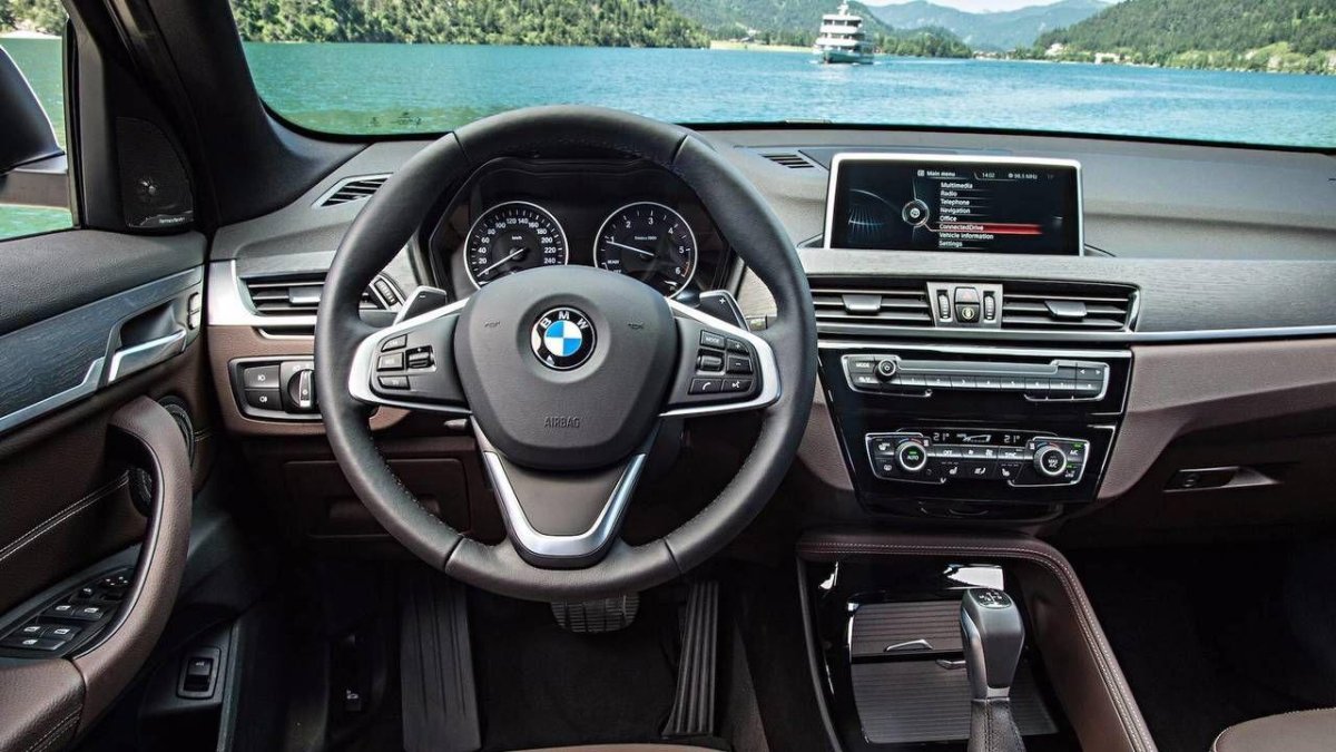 BMW x1 2016 салон