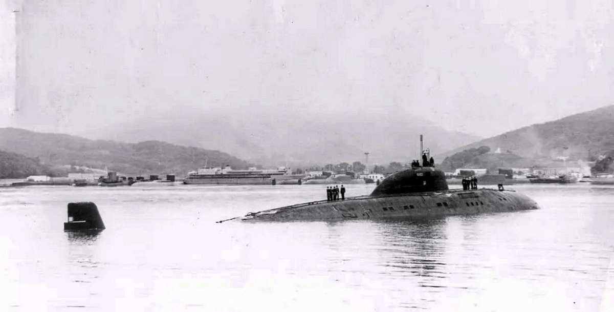 АПЛ к178 в бухте Павловского