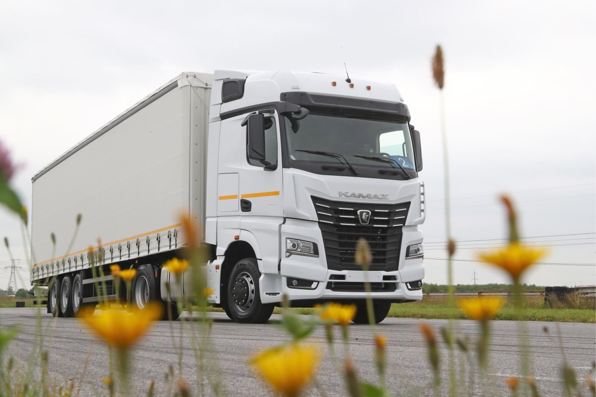 Тягач КАМАЗ-54901