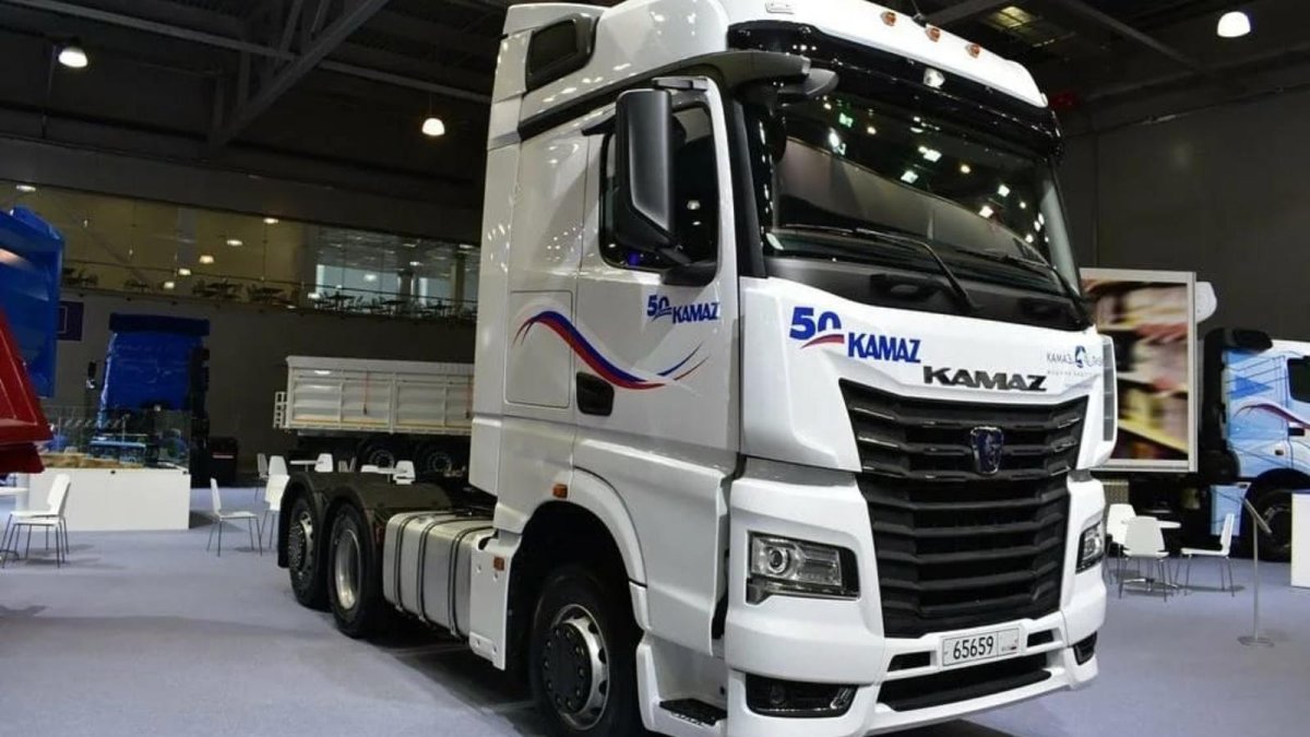 Новый КАМАЗ тягач 54901
