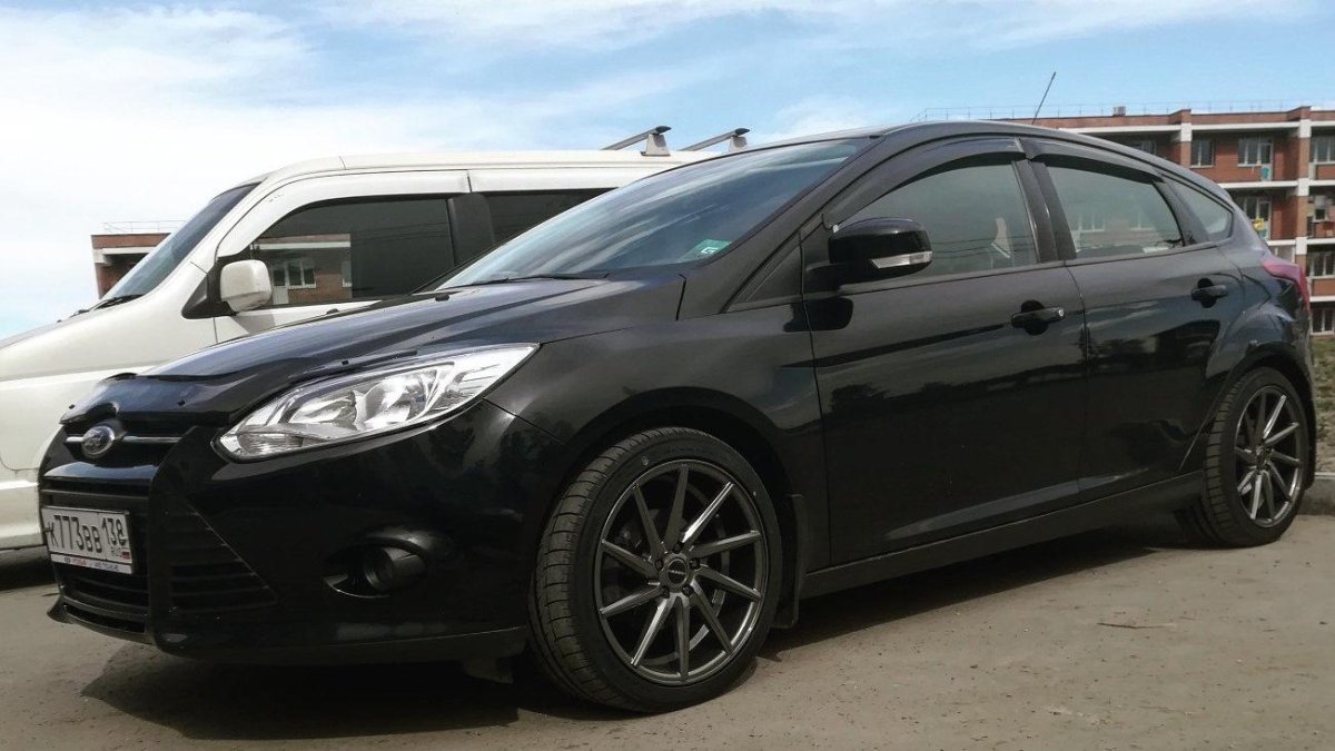 Черный Форд фокус r18