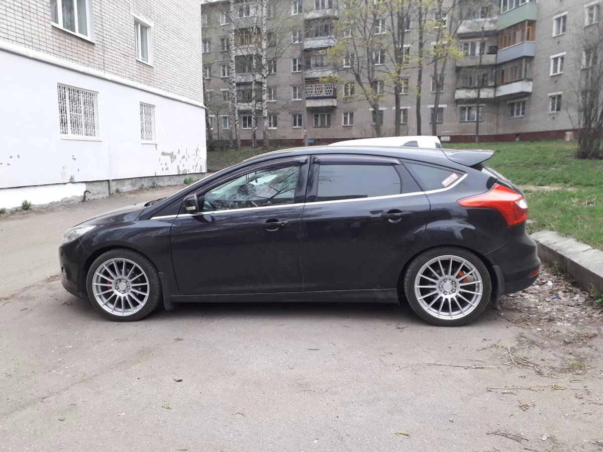 Ford Focus 3 r18 225/40
