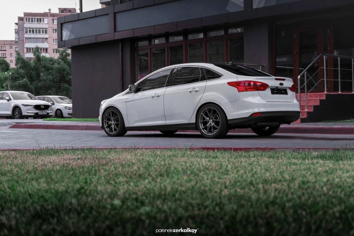Ford Focus 3 седан r18