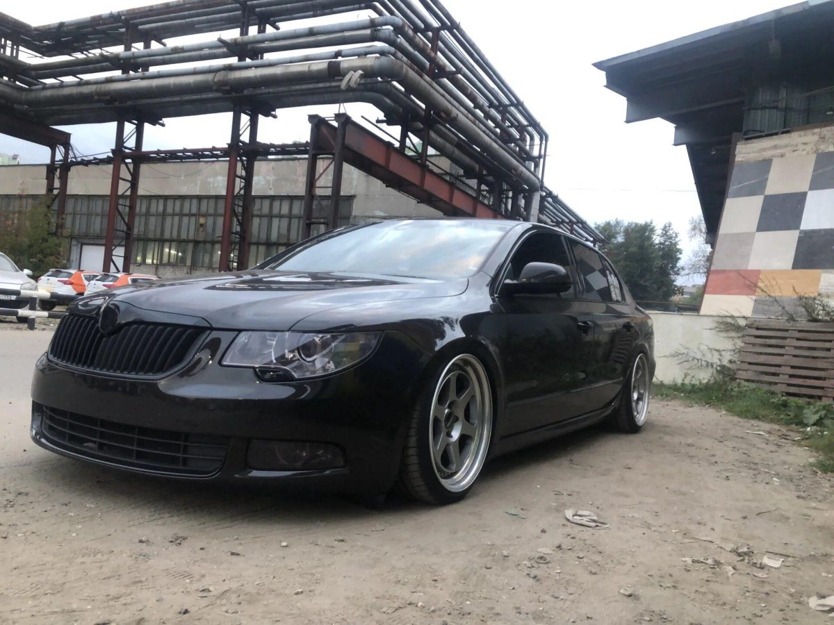 Шкода Суперб 2 сплиттер