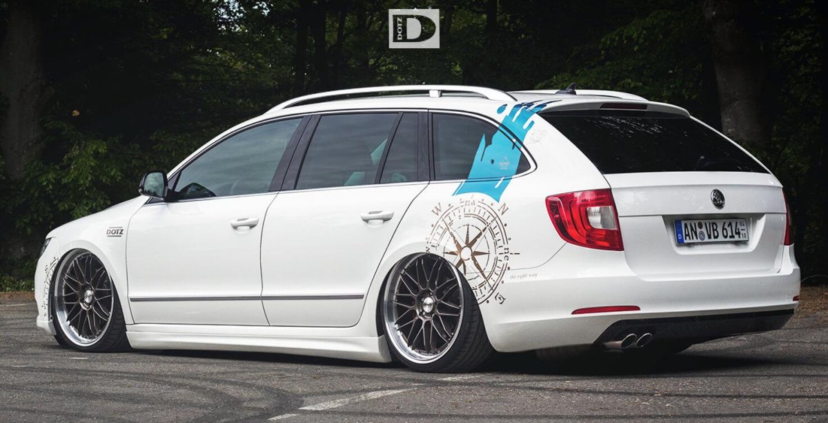 Skoda Superb Combi stance