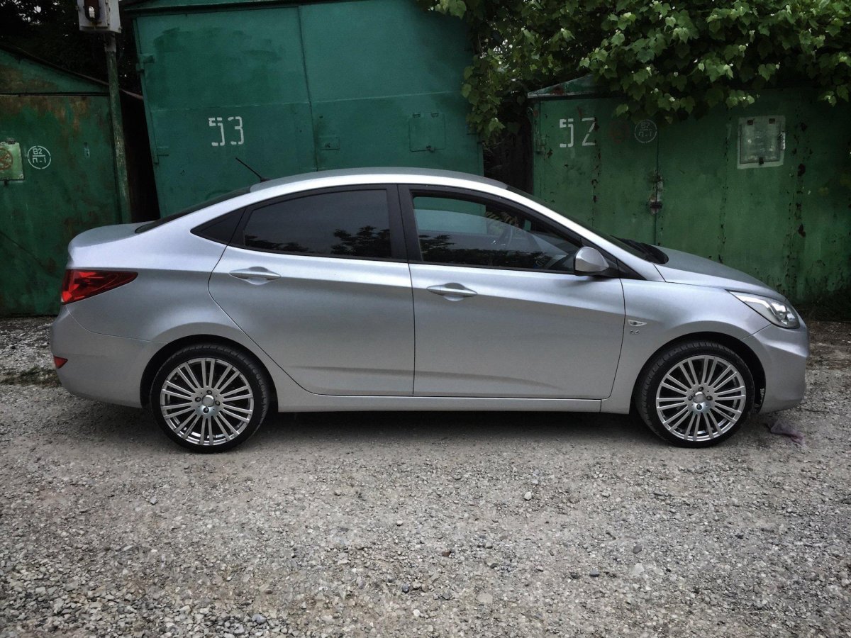 Hyundai Solaris 2021 на дисках