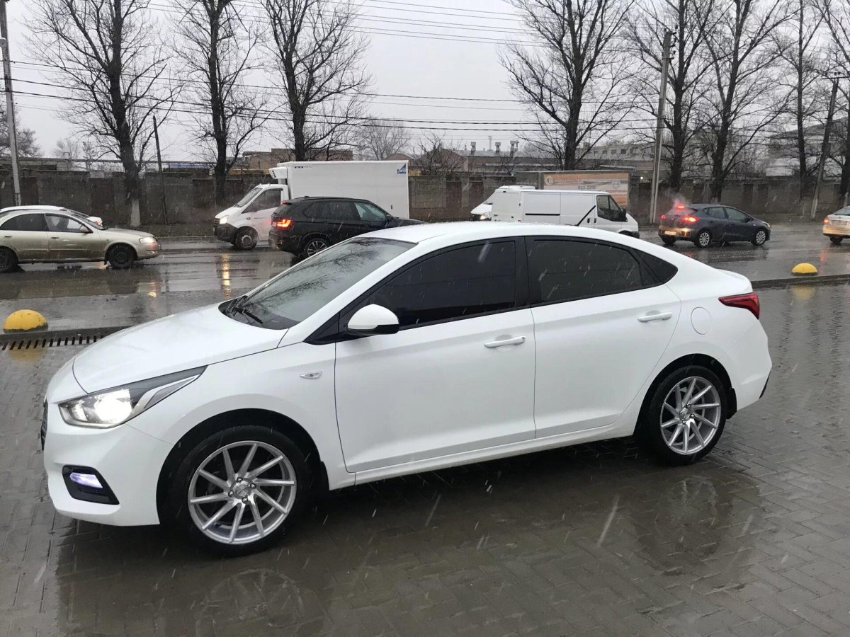 Solaris Hyundai белый r17 вертушки