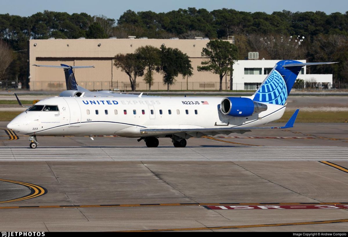 Бомбардир CRJ 200