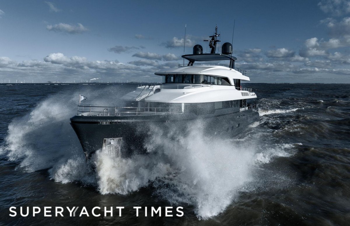 Яхта Зов моря