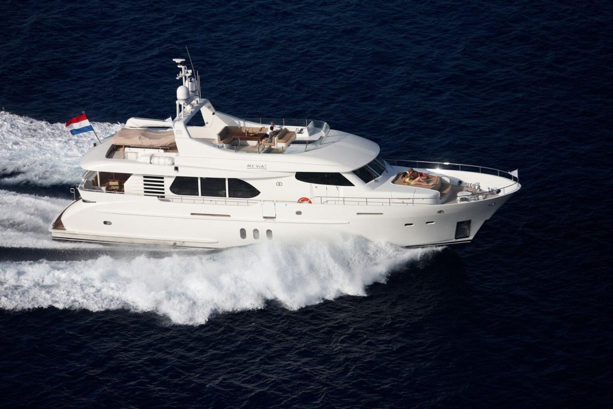 Моторная яхта Мунен-85