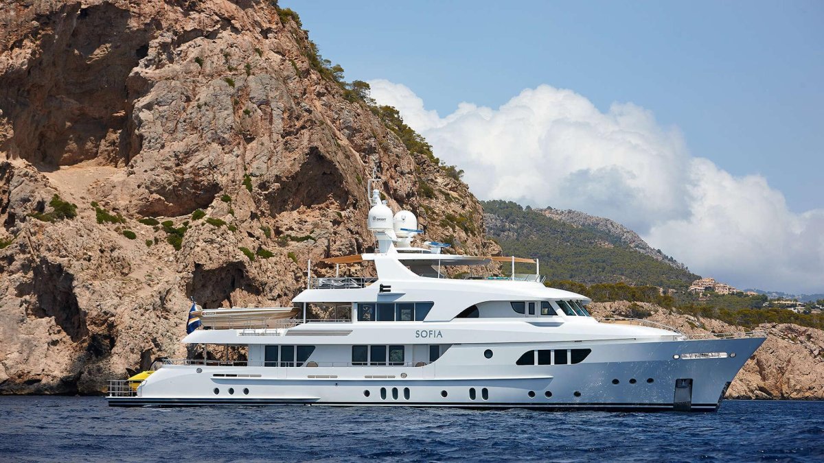Яхта София