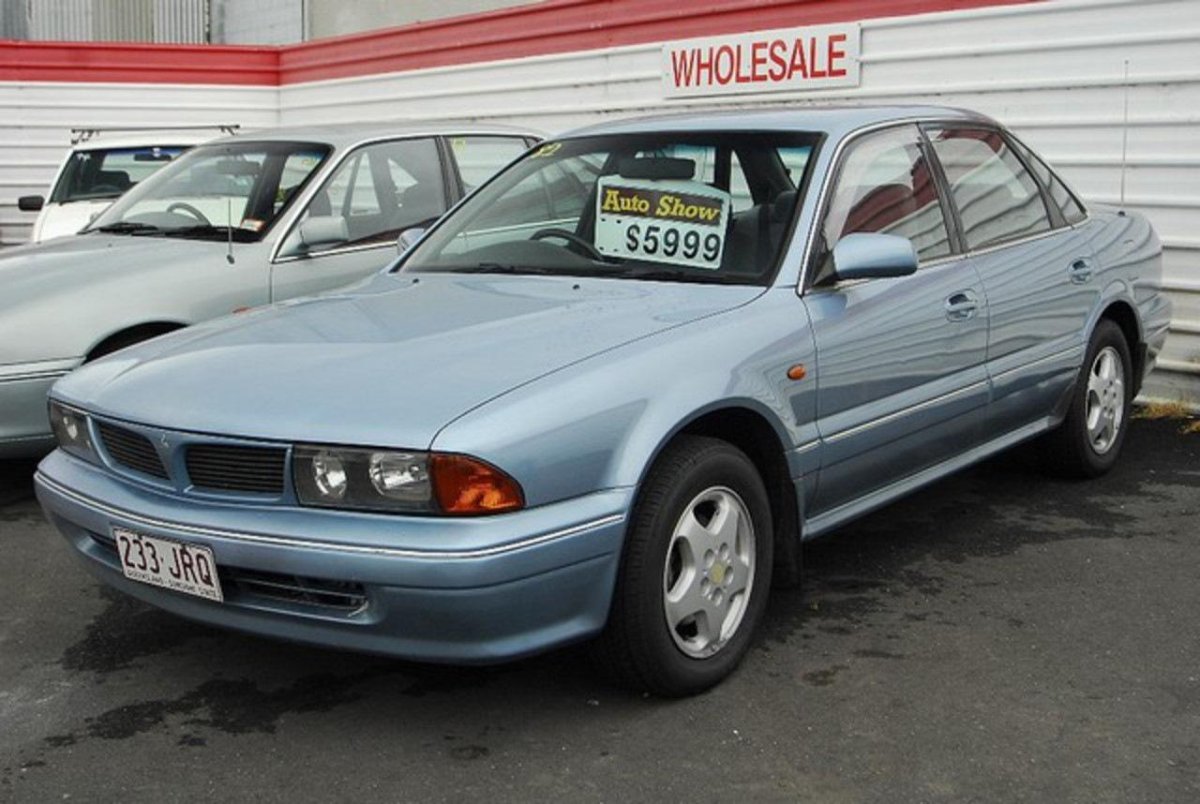 Mitsubishi седан старый