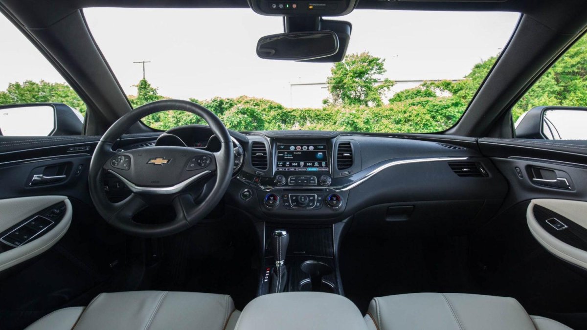 Chevrolet Impala 2019 салон