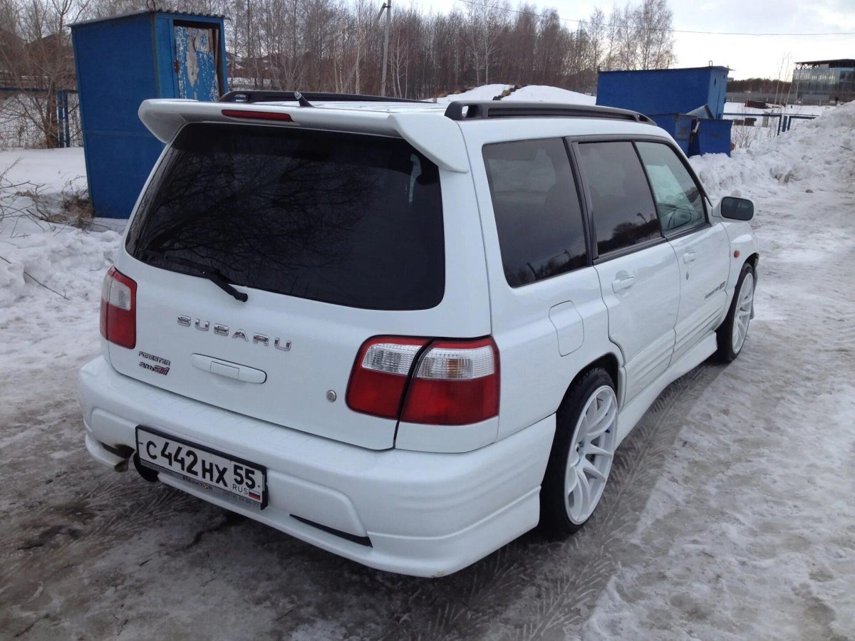 Subaru Forester sf5 белый